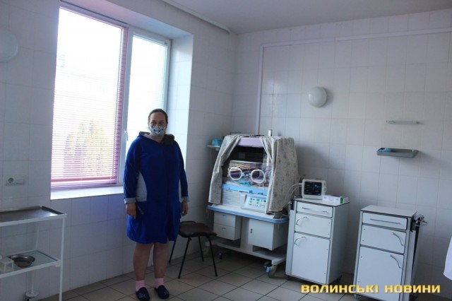 ПРИВІТАЛИ ІЗ ДНЕМ МАТЕРІ: У ЛУЦЬКОМУ ПОЛОГОВОМУ ПОРОДІЛЛЯМ ВРУЧИЛИ ПОДАРУНКИ