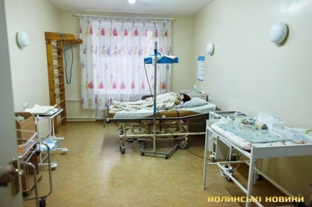 ЛУЦЬКИЙ ПОЛОГОВИЙ БУДИНОК ЗМУШУЮТЬ ПРИЙМАТИ ПОРОДІЛЬ ІЗ COVID-19 БЕЗ ФІНАНСУВАННЯ