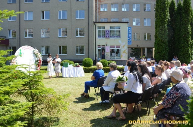 ЇХНЯ ПРАЦЯ ДАРУЄ НОВЕ ЖИТТЯ: ЯК ЛУЦЬКИЙ ПОЛОГОВИЙ БУДИНОК ВІДСВЯТКУВАВ ДЕНЬ МЕДИКА. ФОТО